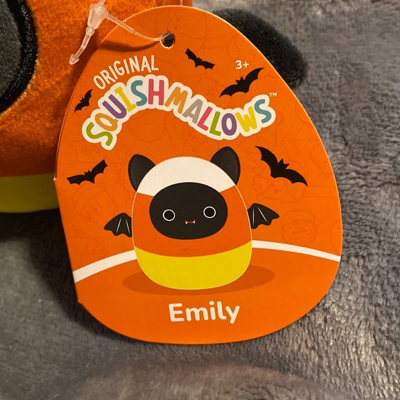 Emily (The Candy Corn Bat) 4.5” Halloween Squishmallow. - Picture 2 of 5